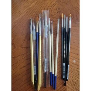 Lot of Assorted Loew , Morilla Painting Craft Artist Paint Brushes